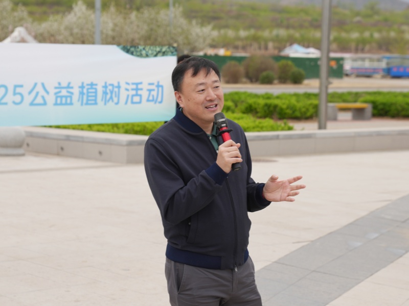 何總.jpg